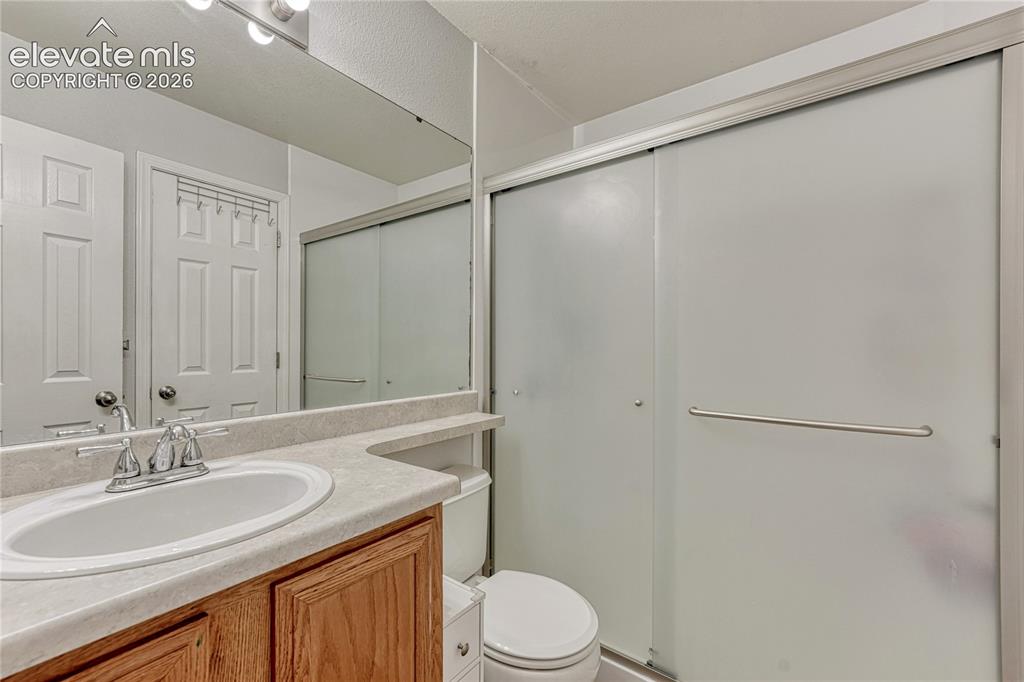 Image 15 of 44: Bathroom