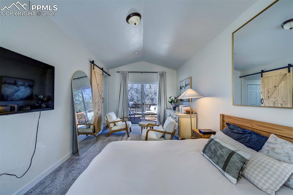 Image 32 of 47: Bedroom