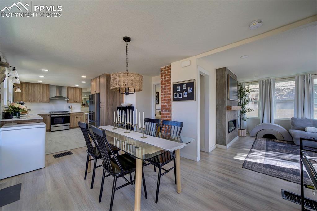 Image 8 of 47: Dining Area