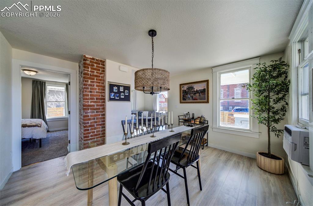 Image 9 of 47: Dining Area