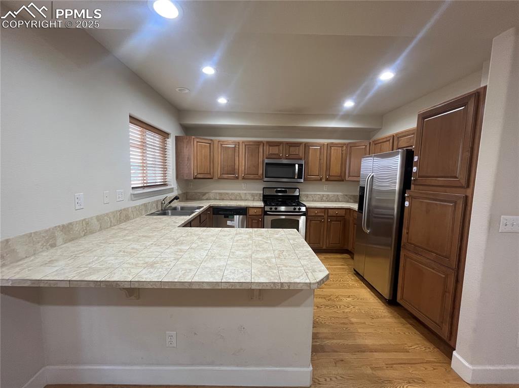 Image 13 of 33: Kitchen