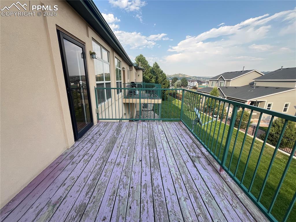 Image 4 of 33: Deck