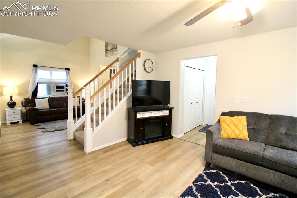 Image 10 of 50: Living area featuring a plant shelf