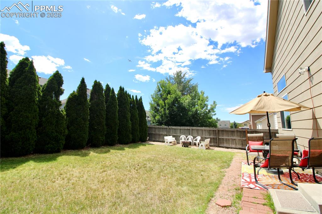 Image 41 of 50: View of yard