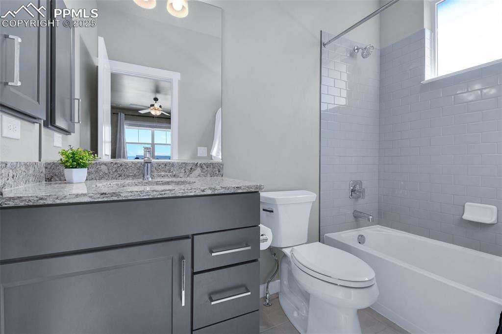 Image 30 of 50: Full Bath In Upper Level Junior Suite