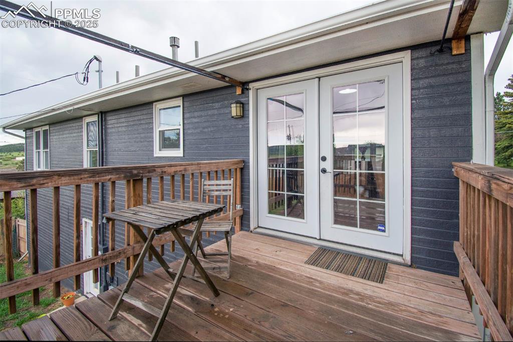 Image 10 of 32: Upper level wood deck conveniently off of the kitchen.