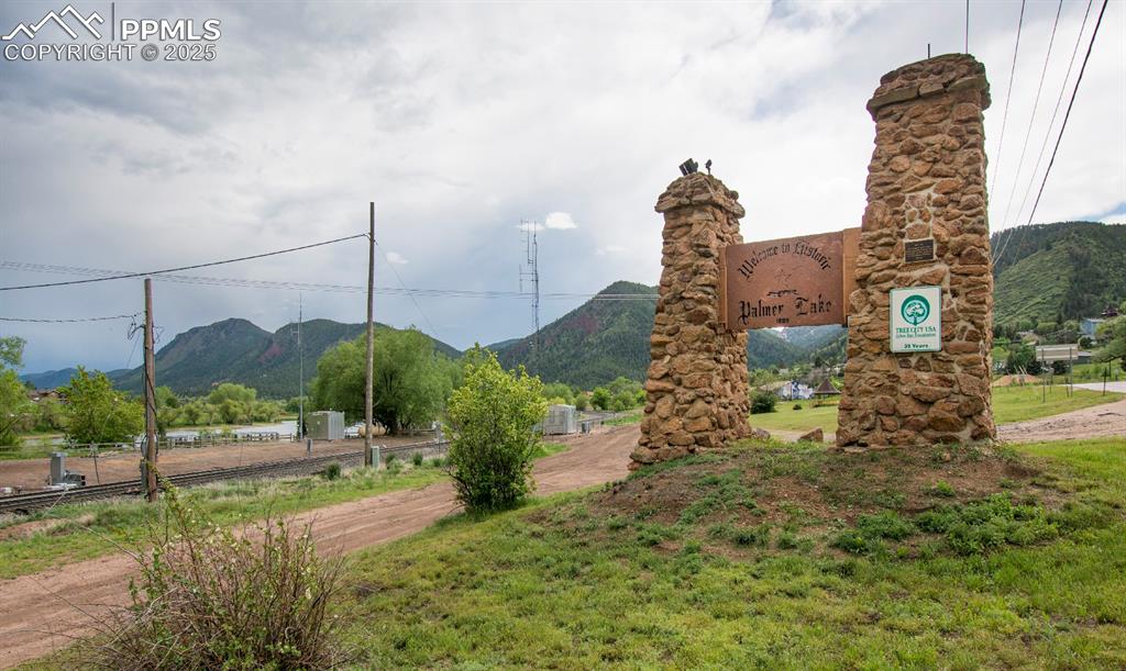 Image 27 of 32: The home is located just steps from Palmer Lake where you can take in Pickl