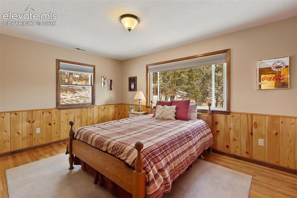 Image 18 of 43: Bedroom