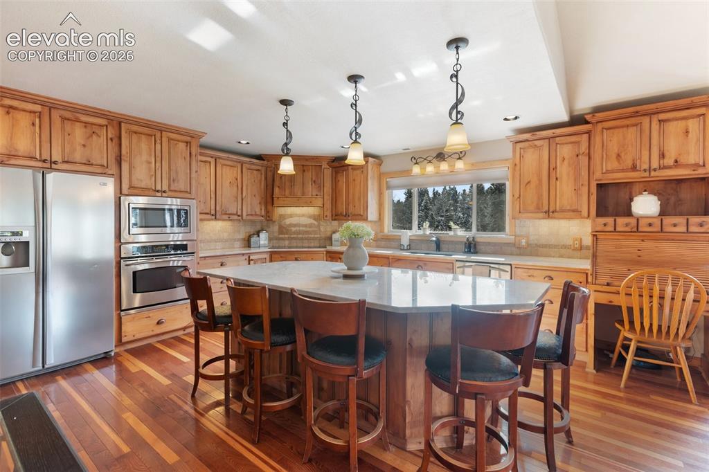 Image 2 of 43: Kitchen