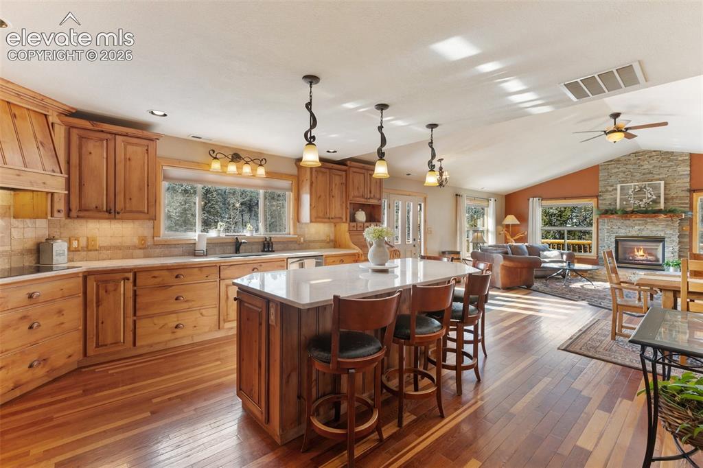 Image 5 of 43: Kitchen