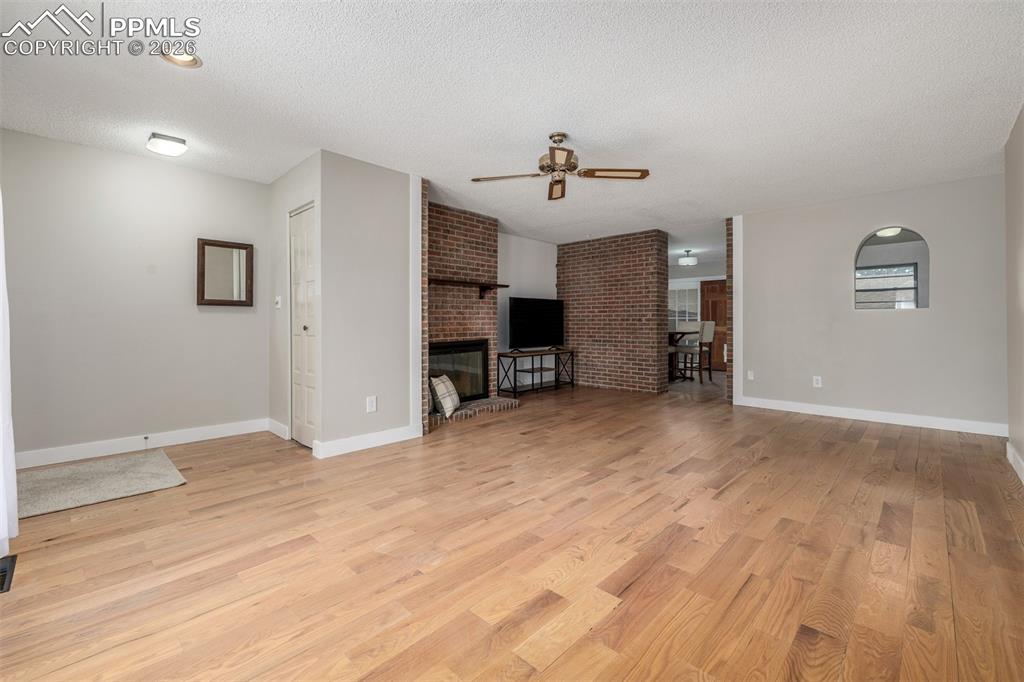 Image 11 of 36: Living Room