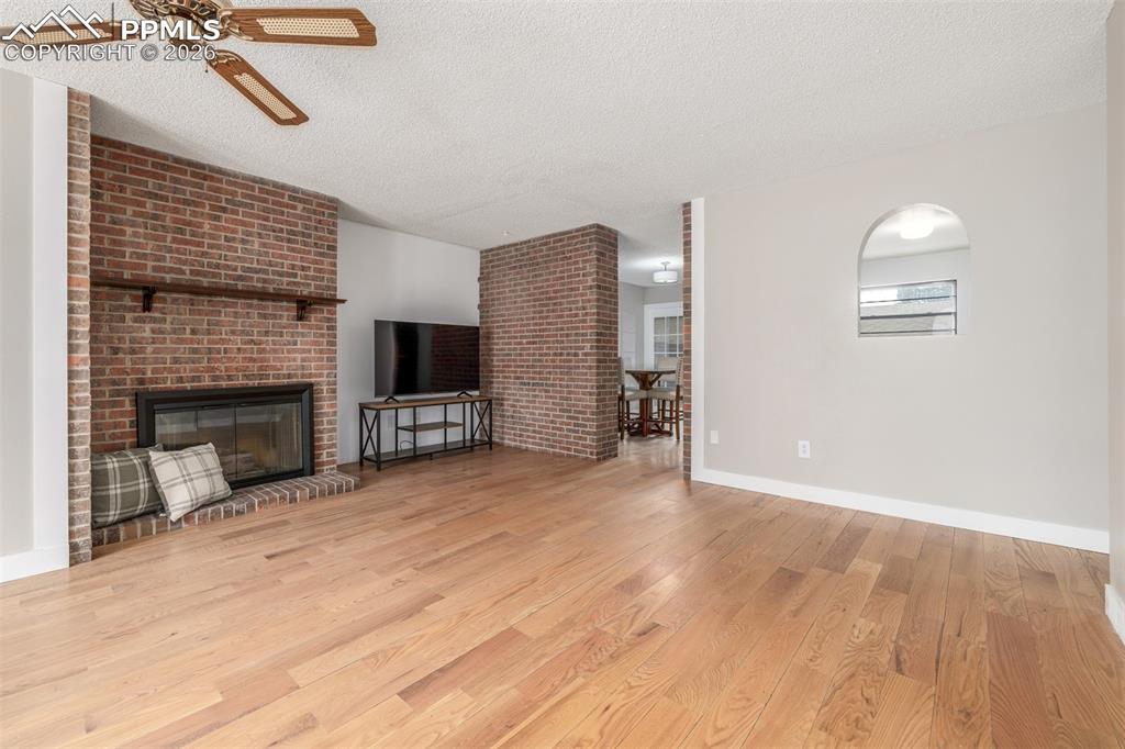 Image 12 of 36: Living Room