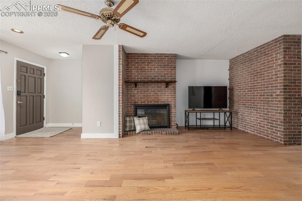 Image 13 of 36: Living Room