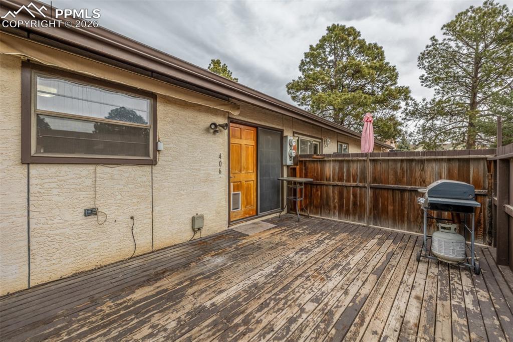 Image 34 of 36: Deck