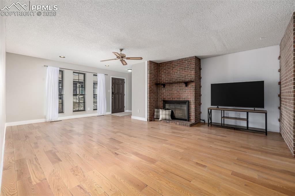 Image 9 of 36: Living Room