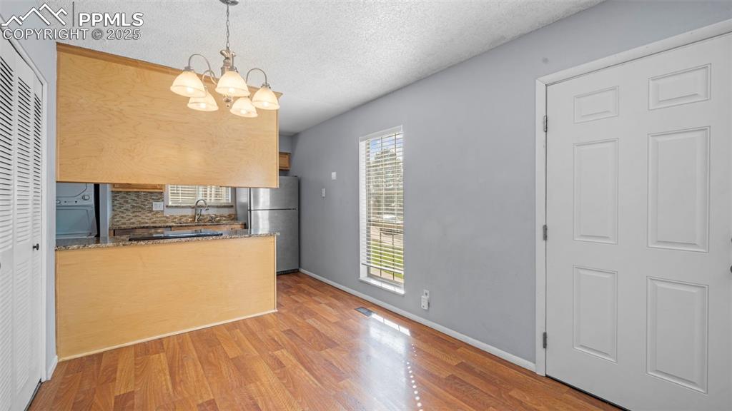 Image 13 of 30: Kitchen