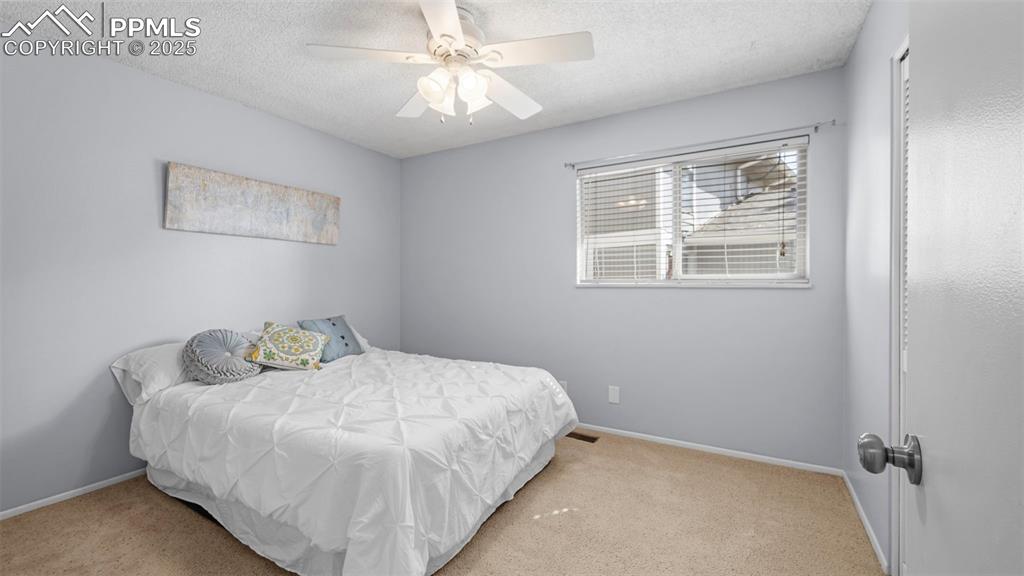 Image 15 of 30: Bedroom