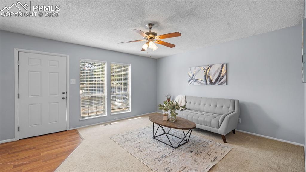 Image 5 of 30: Living Room