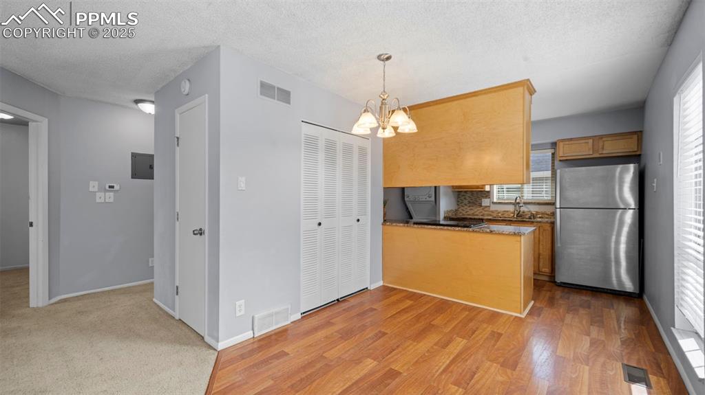 Image 7 of 30: Kitchen