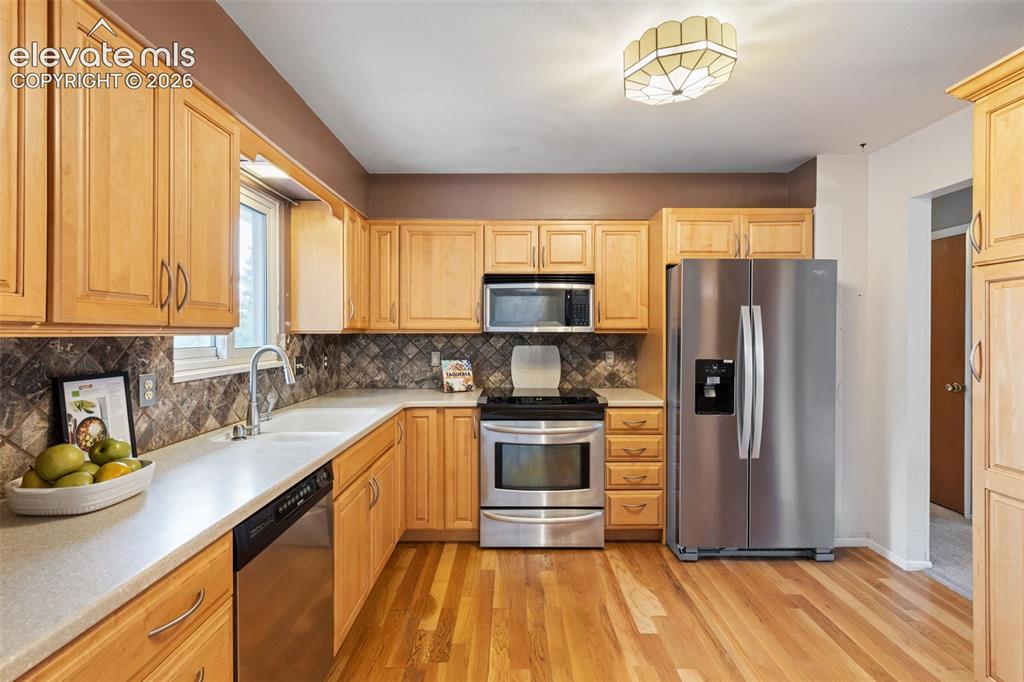 Image 15 of 44: Kitchen