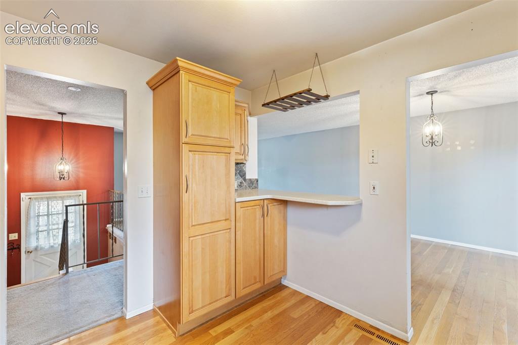 Image 17 of 44: Kitchen