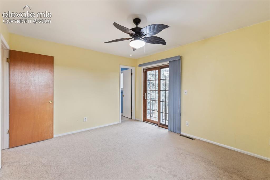 Image 19 of 44: Primary bedroom