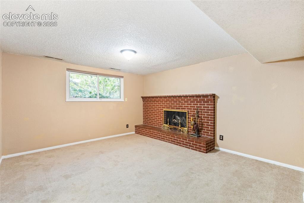 Image 29 of 44: Family Room