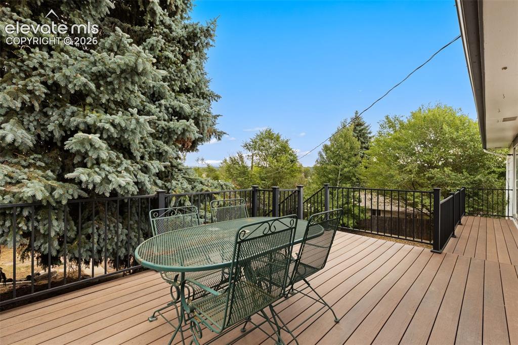 Image 34 of 44: Composite deck off dining room