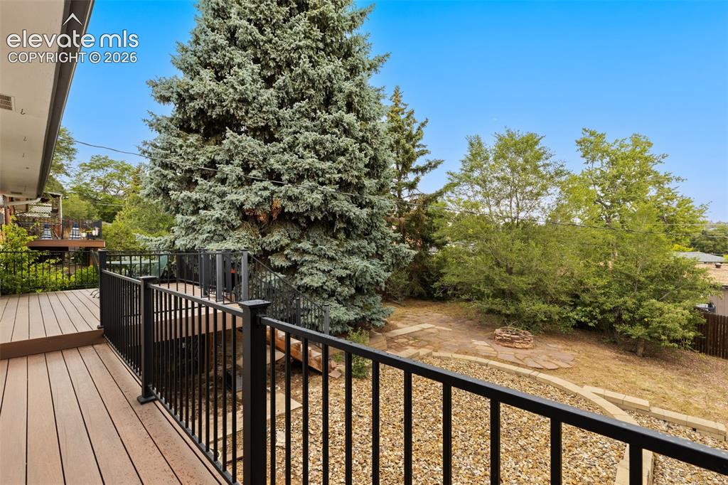 Image 35 of 44: Composite deck