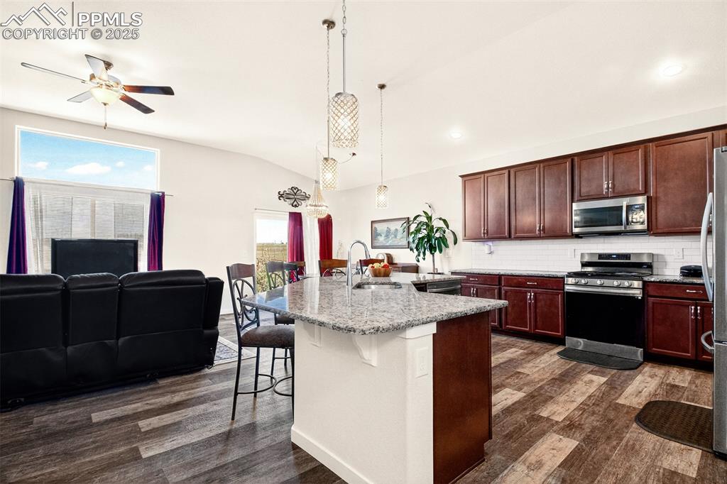 Image 12 of 40: Kitchen