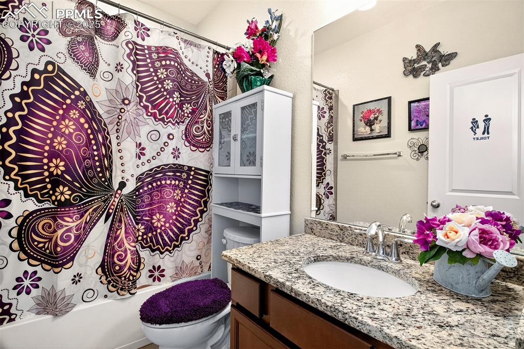 Image 8 of 40: Bathroom