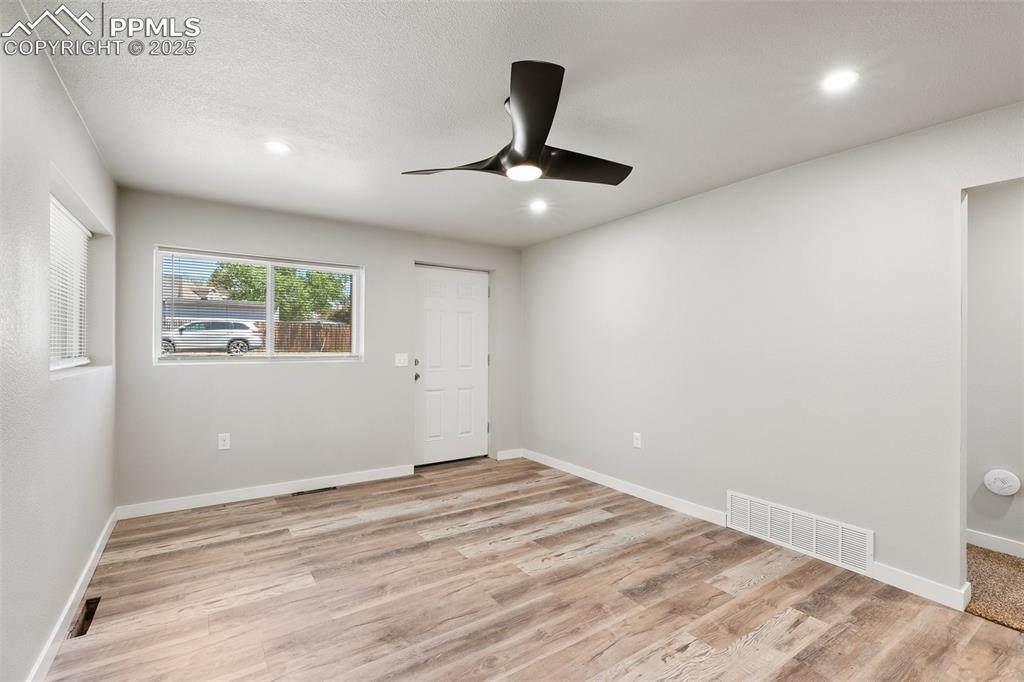 Image 12 of 20: Living Room