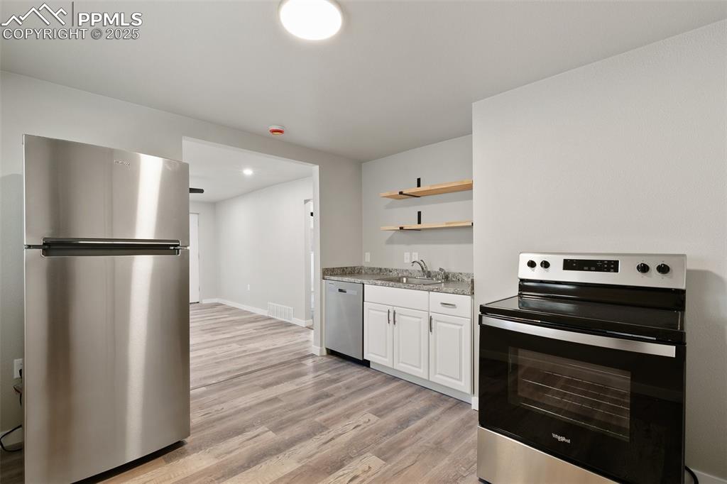 Image 2 of 20: Kitchen
