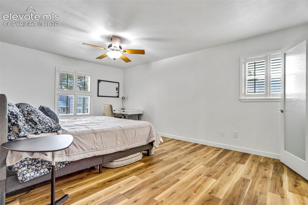 Image 19 of 44: Bedroom
