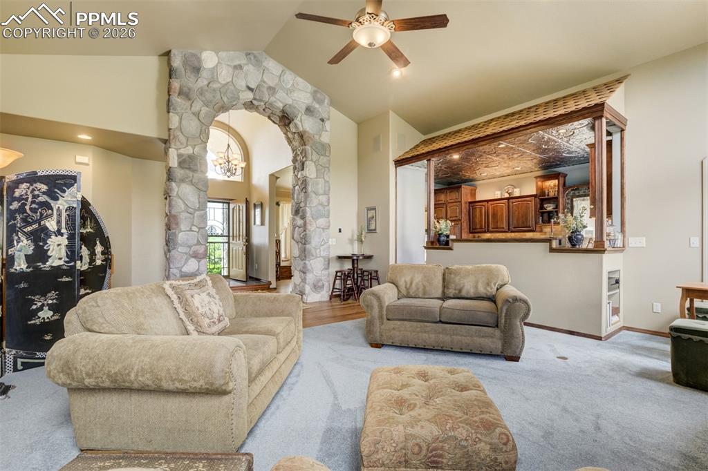 Image 10 of 40: Great Room