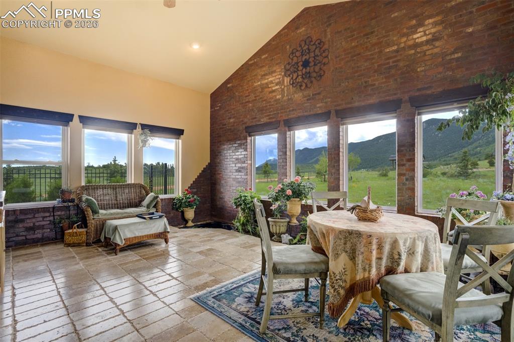 Image 27 of 40: Sun Room