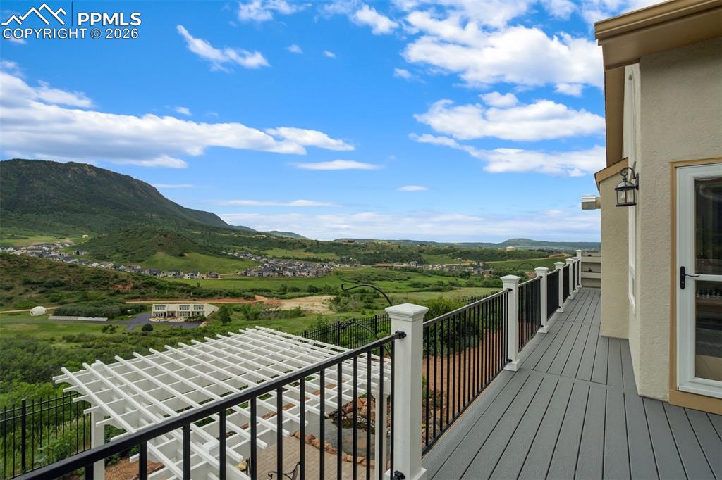 Image 33 of 40: Views to the northwest