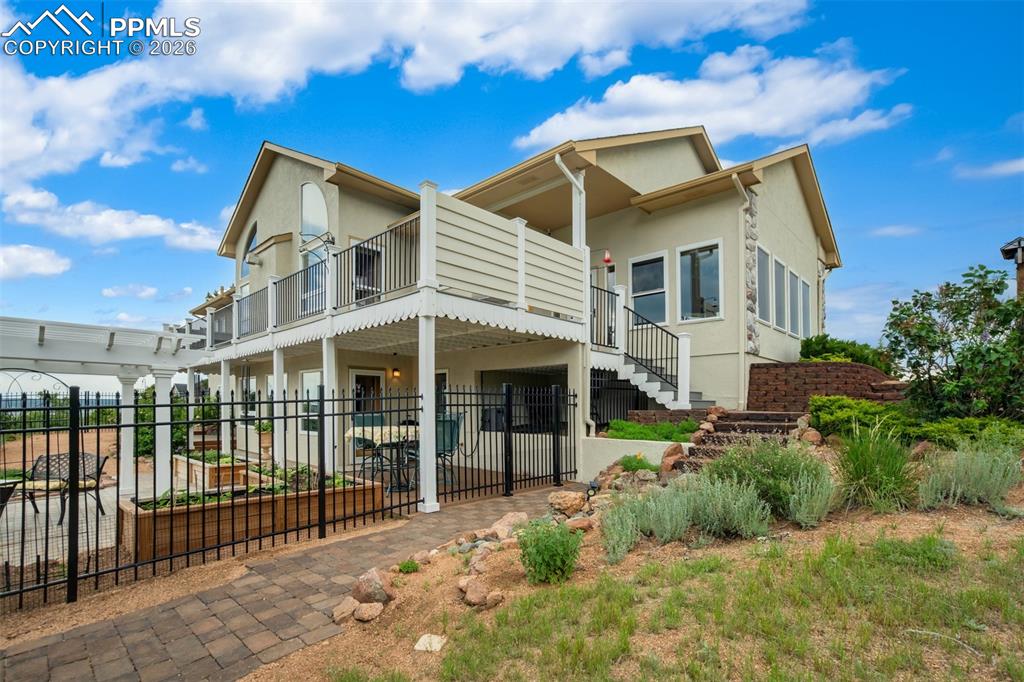 Image 35 of 40: Back of Structure