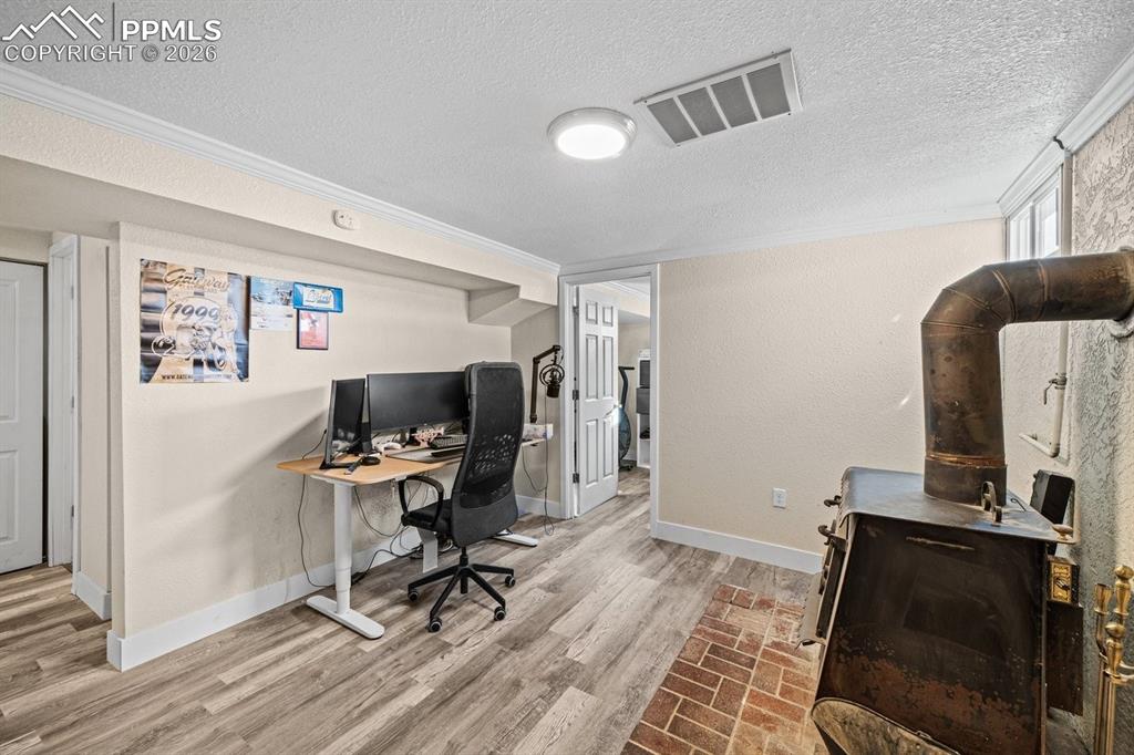 Image 20 of 33: Office