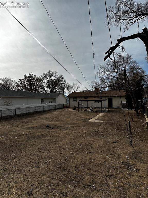 Image 27 of 33: Yard