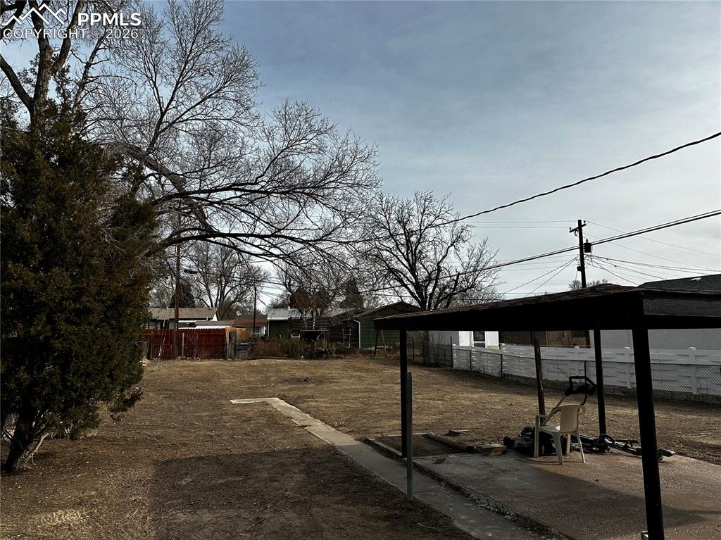 Image 28 of 33: Yard