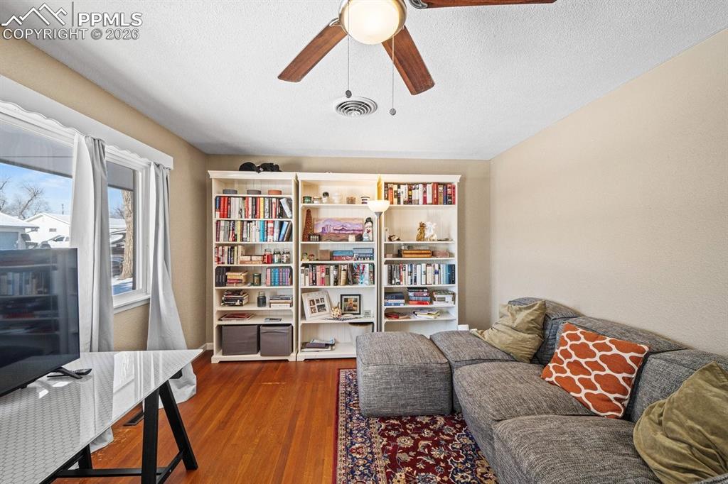 Image 6 of 33: Sitting Room