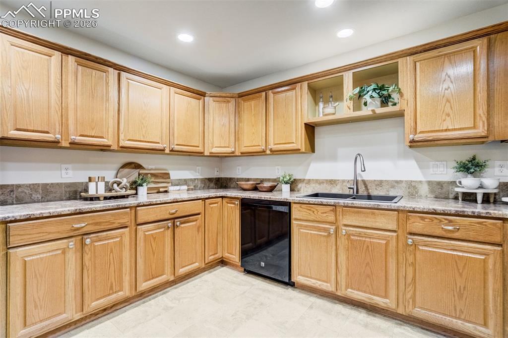 Image 13 of 43: Lots of cabinet and counter space