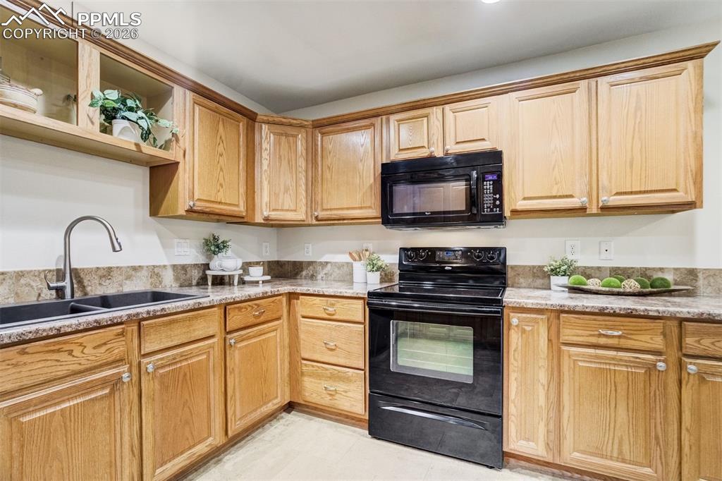 Image 14 of 43: Lovely ceramic tile flooring