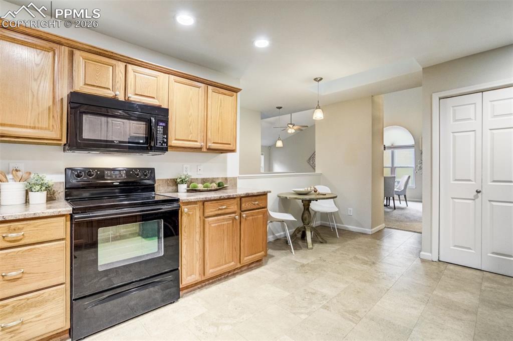 Image 15 of 43: Kitchen