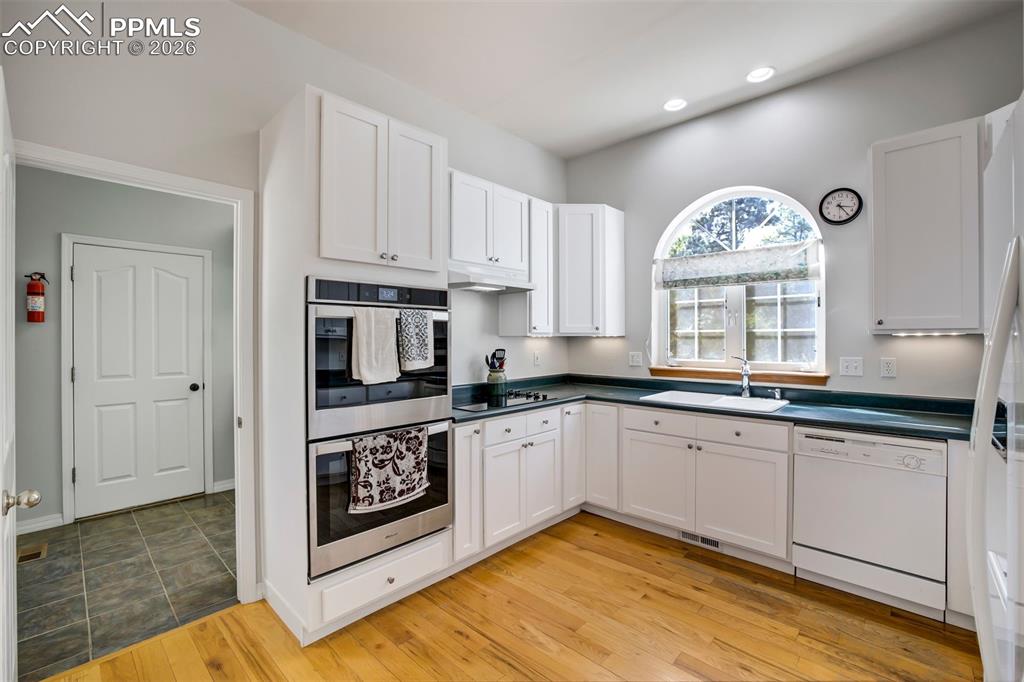 Image 11 of 50: Kitchen