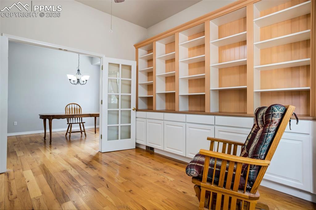 Image 16 of 50: Sitting Room