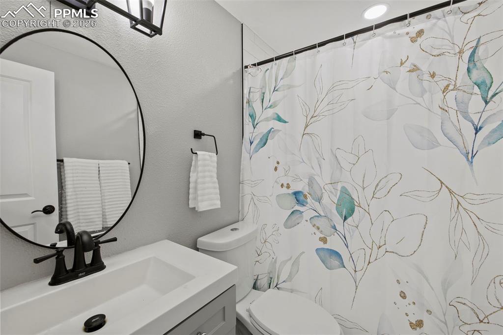 Image 17 of 26: Bathroom #1