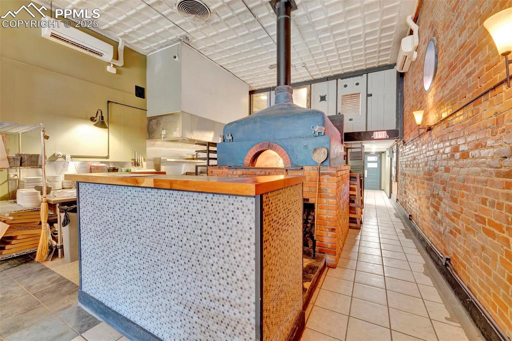 Image 13 of 48: Kitchen