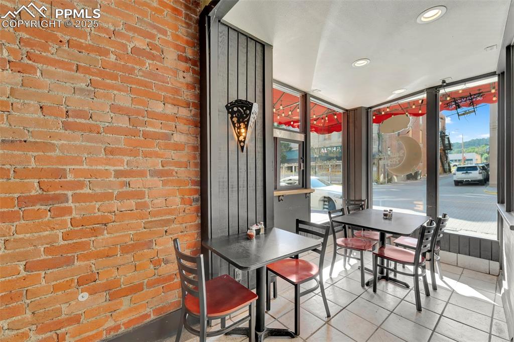 Image 21 of 48: Sun Room